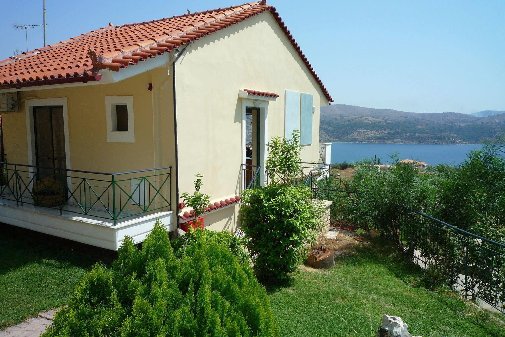 Giannis Village Aparthotel Astakos